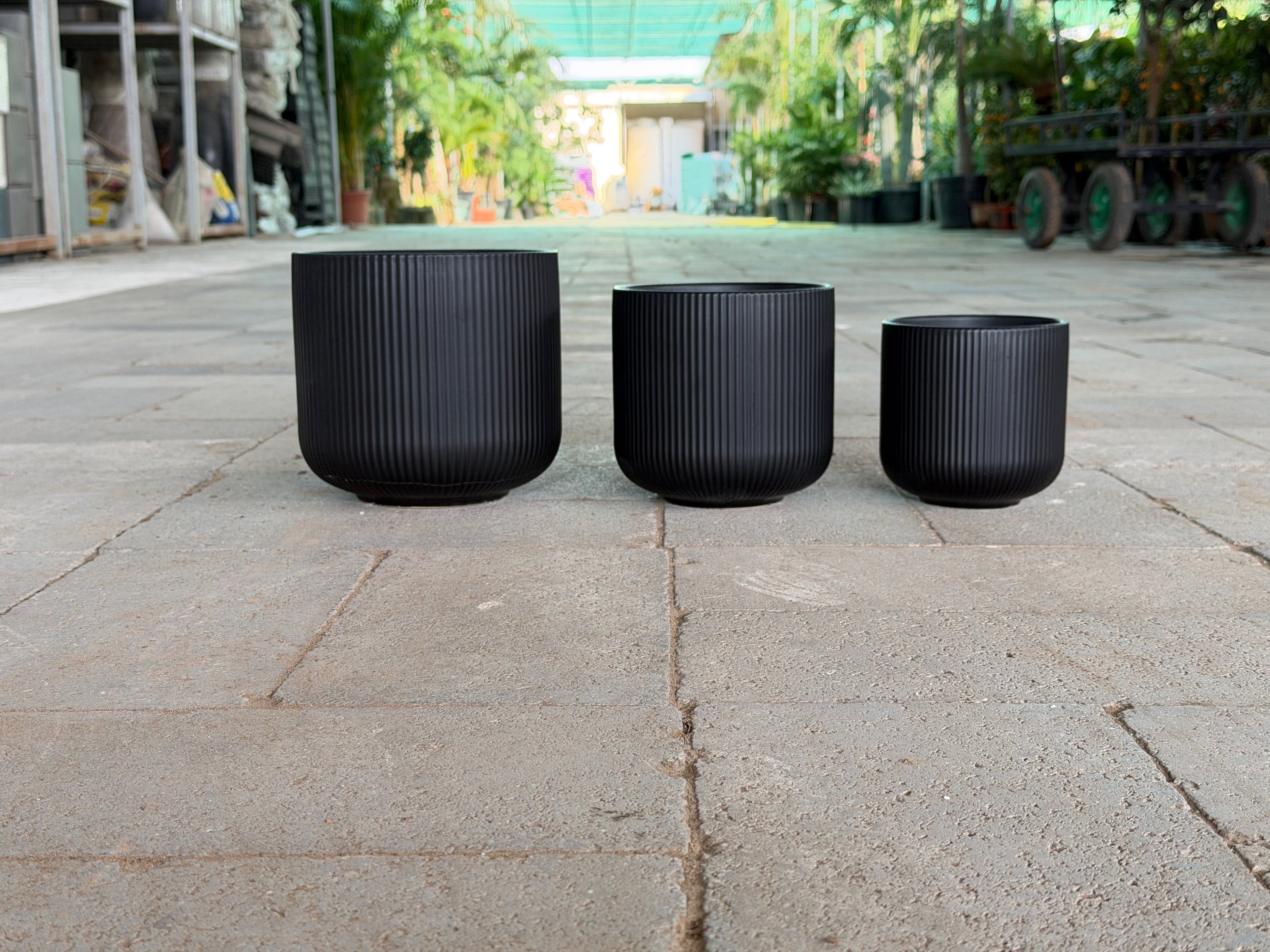 Omega – Matte Black Ceramic Planter