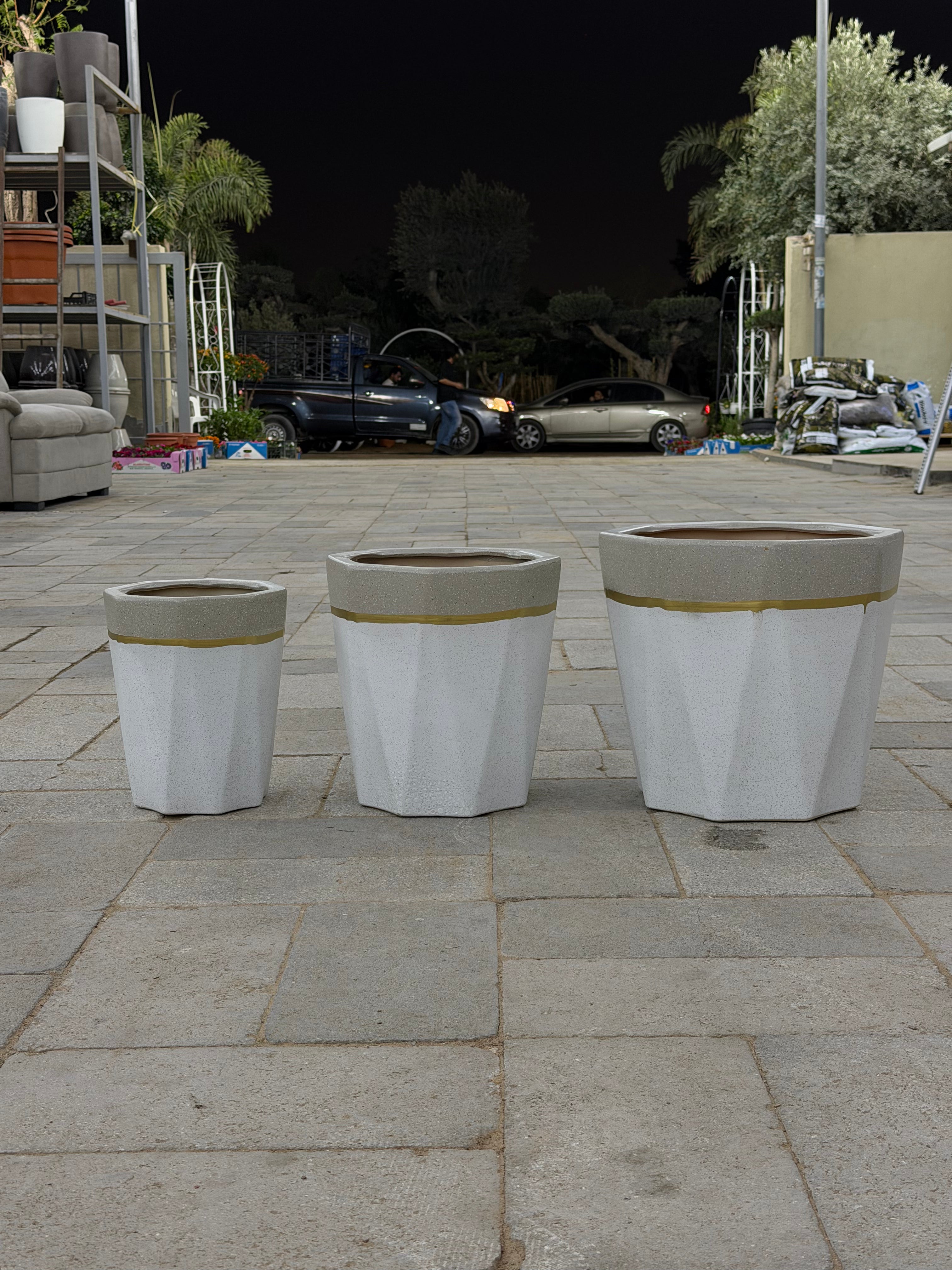 Regal – White Golden Ceramic Planter